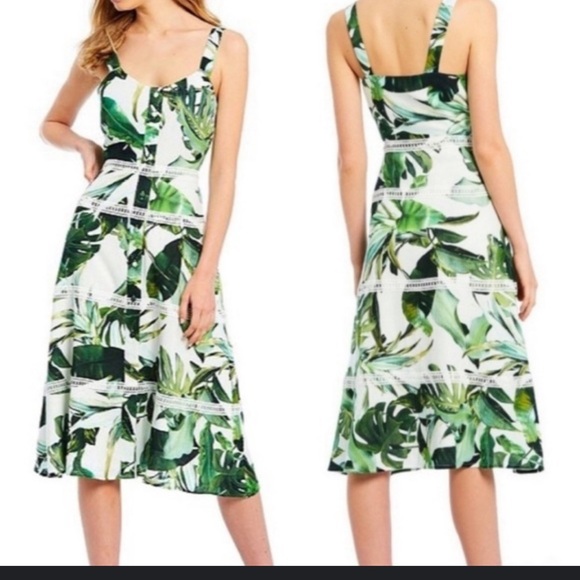 Gianni Bini Dresses & Skirts - Gianni Bini Green Leaf Print Dress